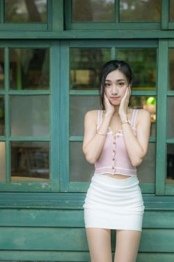 偷拍粉嫩25位美女厕所图片